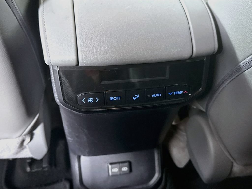 Used 2022 Toyota Highlander XLE FWD image 23