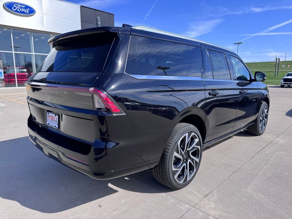 New 2026 Lincoln Navigator L Reserve AWD/4WD image 13