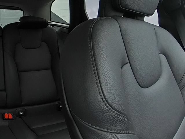 Used 2025 Volvo XC60 B5 Plus AWD/4WD image 22
