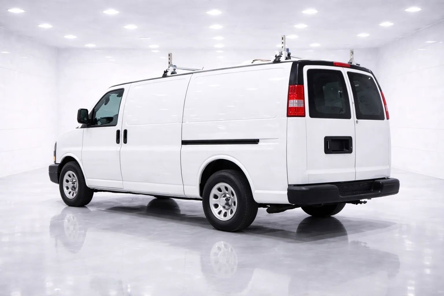 Used 2014 Chevrolet Express 1500 image 3