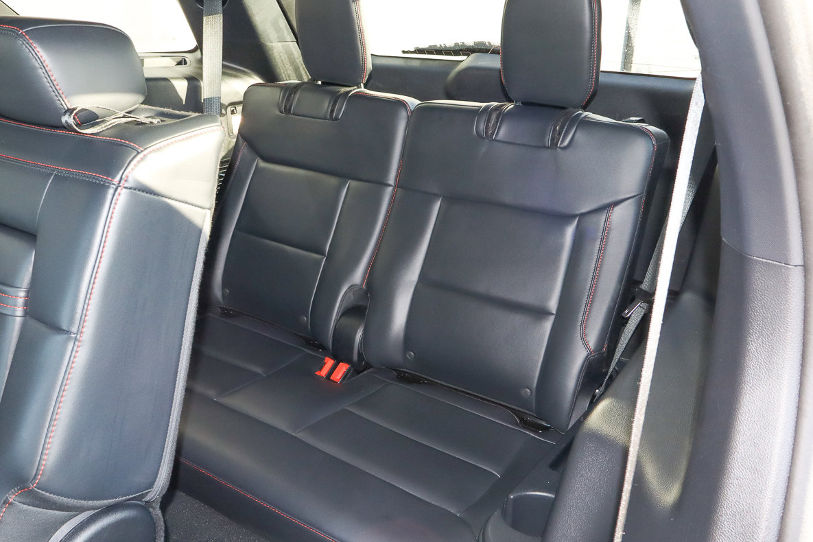 Used 2025 Ford Explorer ST-Line w/ ST-Line Street Pack image 9