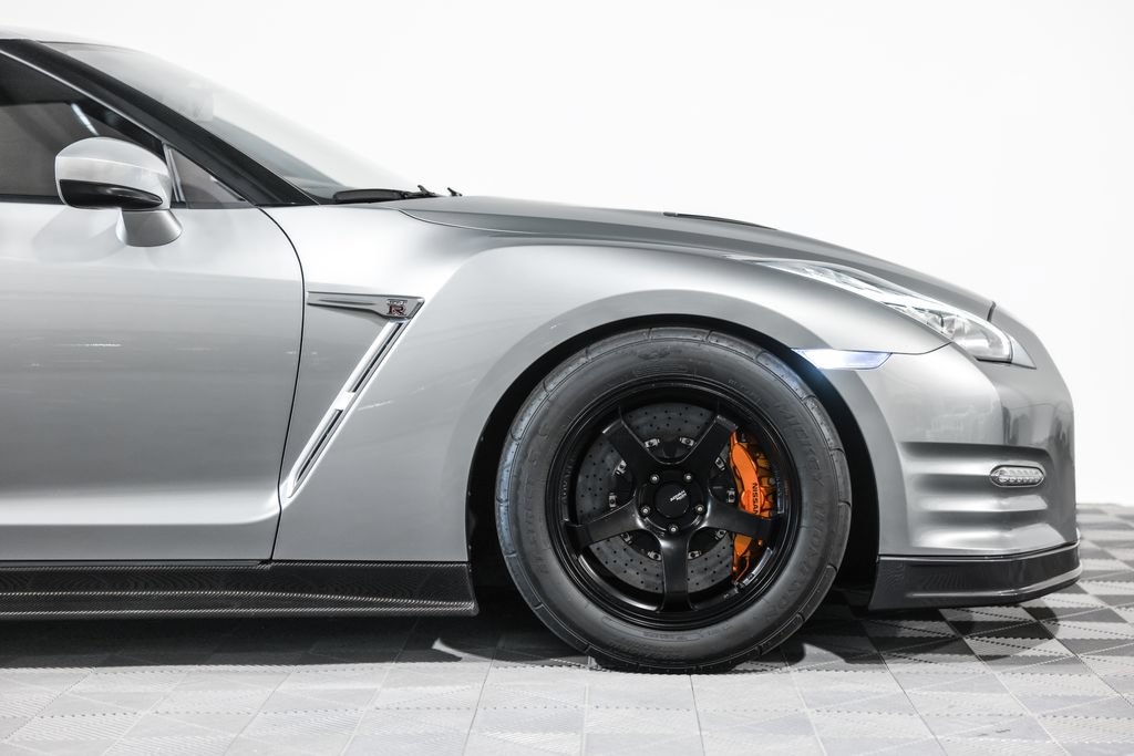 Used 2015 Nissan GT-R Black Edition AWD/4WD image 3