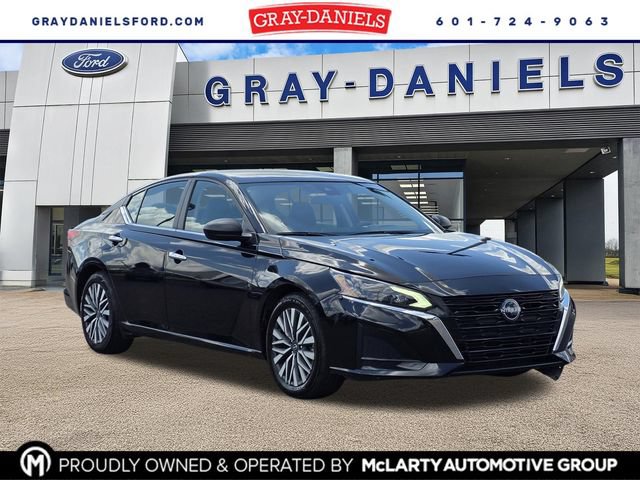 Used 2024 Nissan Altima 2.5 SV FWD image 1