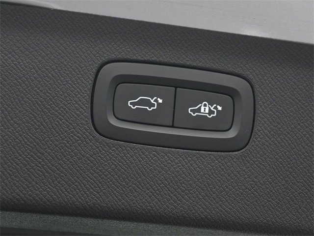 Used 2022 Volvo XC90 T6 Momentum w/ Climate Package image 32