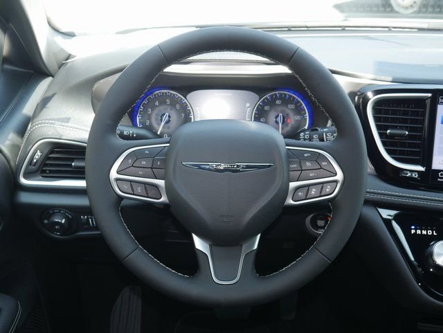 New 2026 Chrysler Pacifica Select FWD image 19