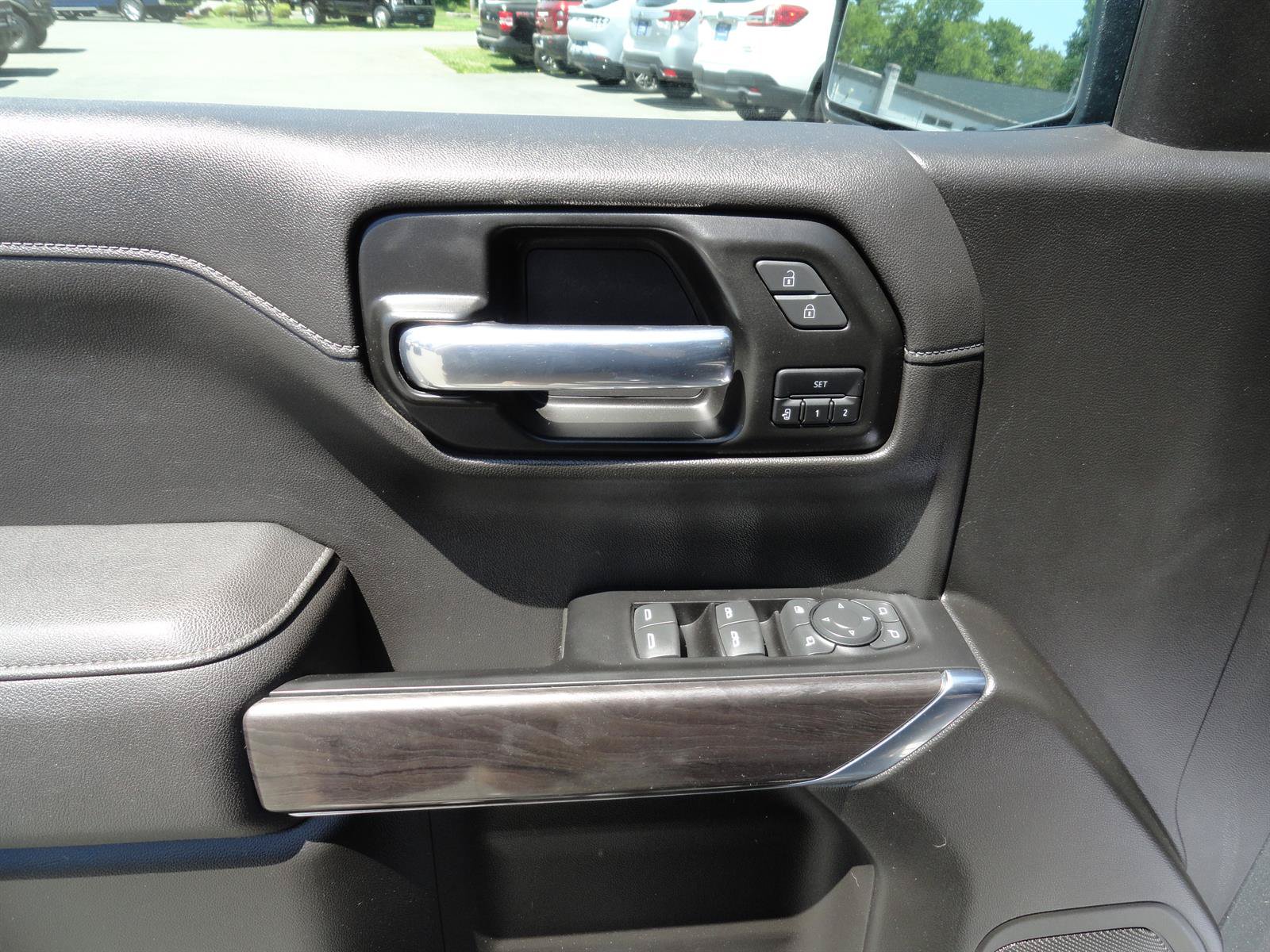 Used 2022 Chevrolet Silverado 1500 LTZ w/ LTZ Premium Package AWD/4WD image 10