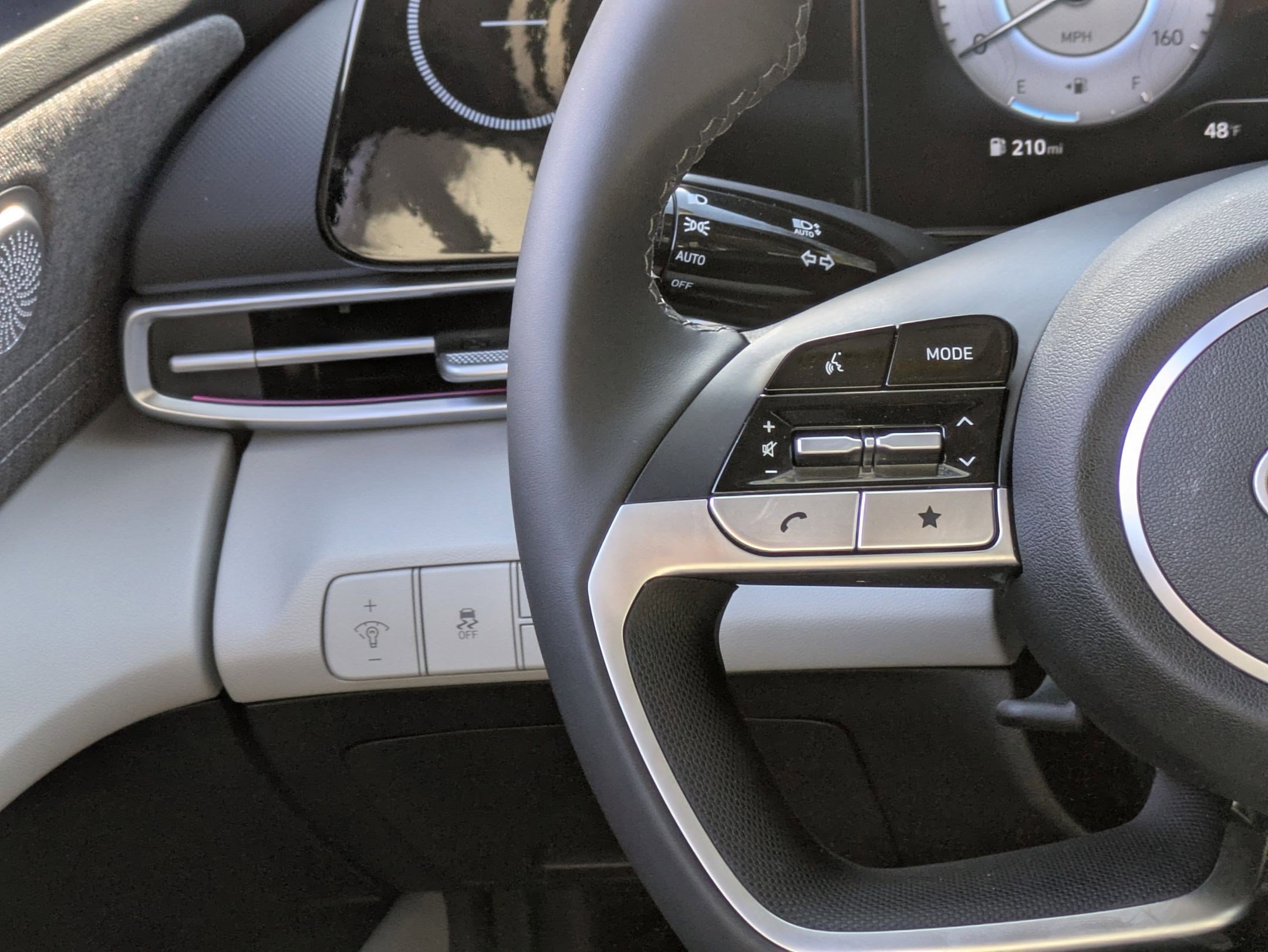 Certified 2025 Hyundai Elantra Limited image 13