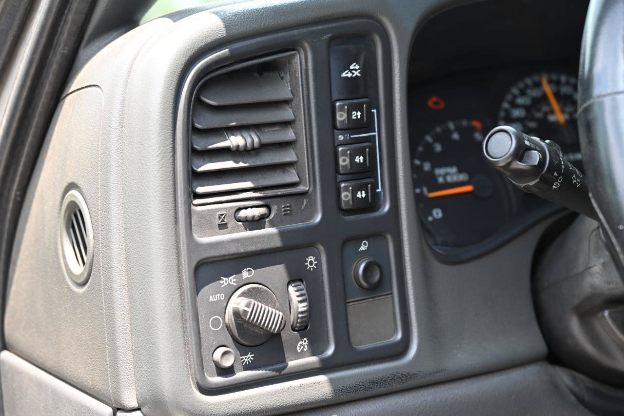 Used 2006 Chevrolet Silverado 2500 LT w/ Skid Plate Package AWD/4WD image 23