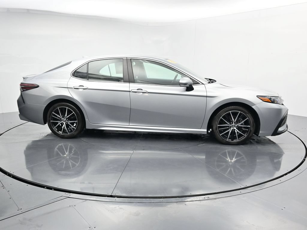 Used 2024 Toyota Camry SE FWD image 9