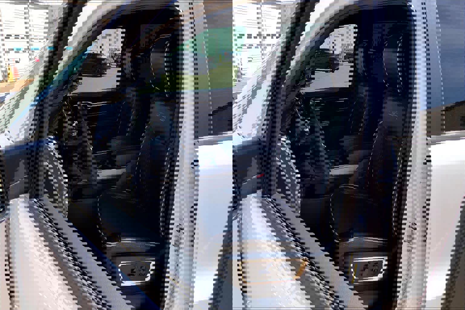 Used 2025 RAM 1500 Laramie w/ Laramie Southwest Edition AWD/4WD image 7