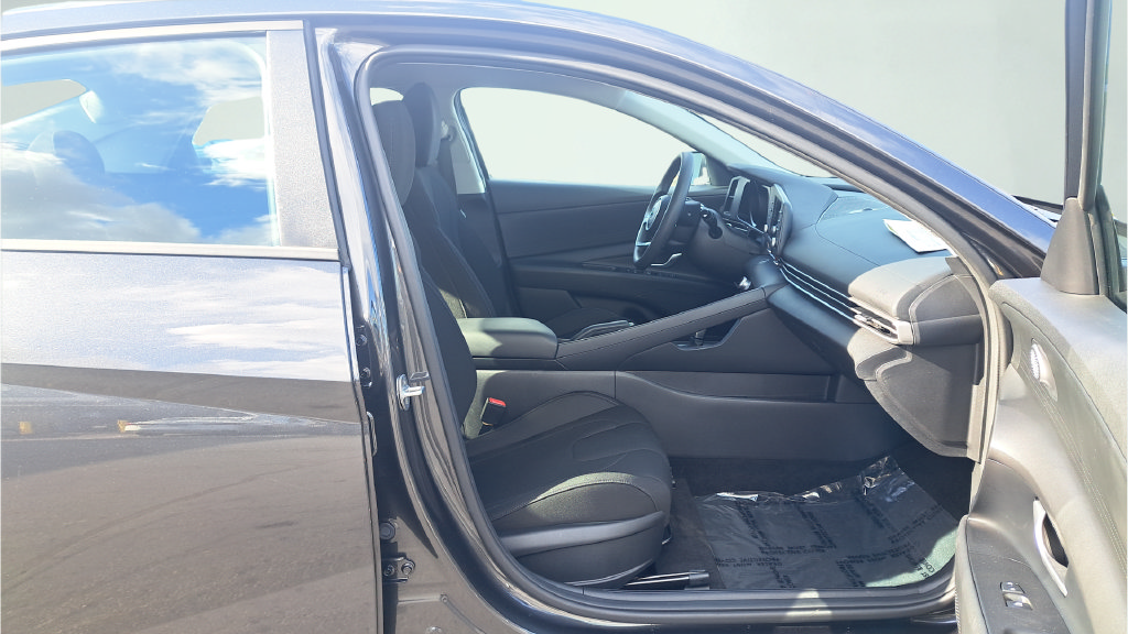 Used 2023 Hyundai Elantra SEL FWD image 28