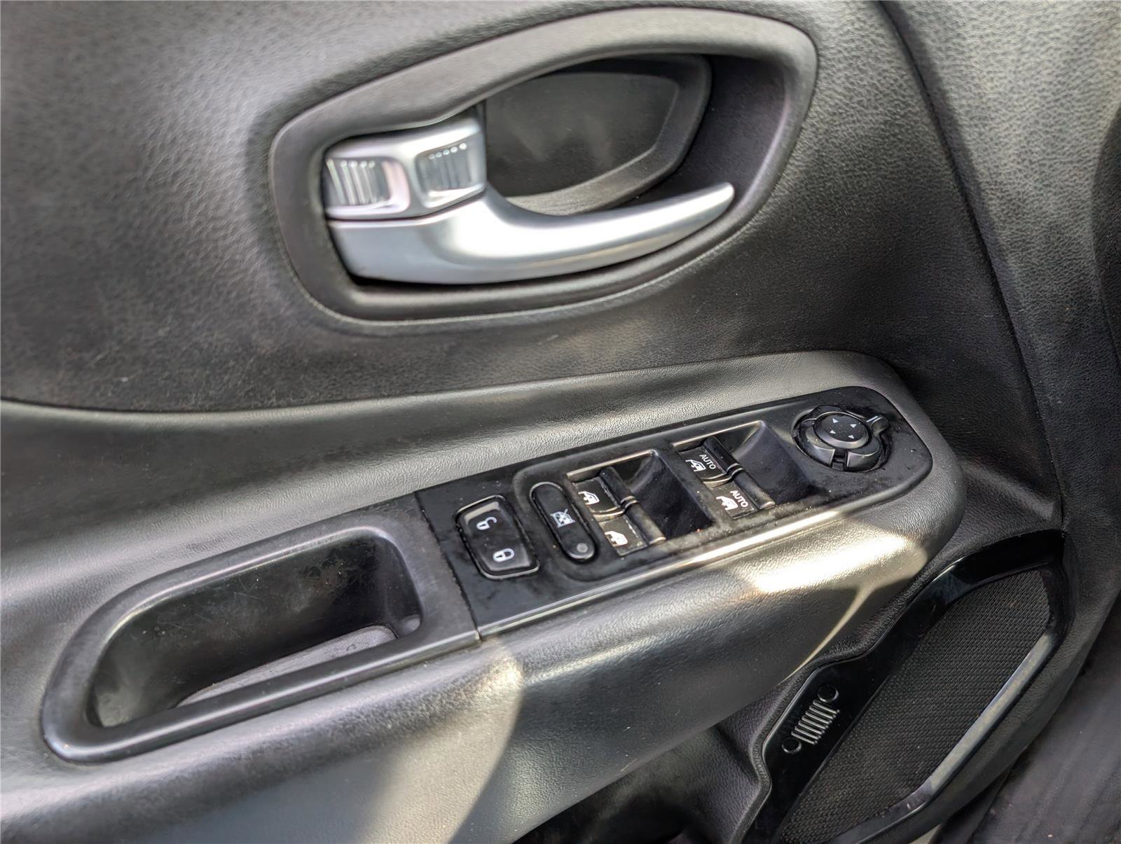 Used 2022 Jeep Renegade Altitude w/ Convenience Group image 18