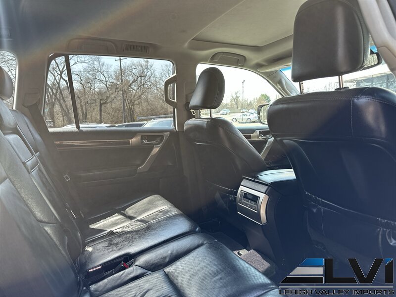 Used 2018 Lexus GX 460 Premium w/ Premium Package AWD/4WD image 23