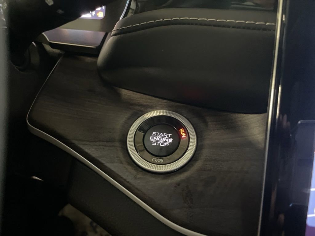 Used 2022 Jeep Grand Cherokee Limited 4xe image 29