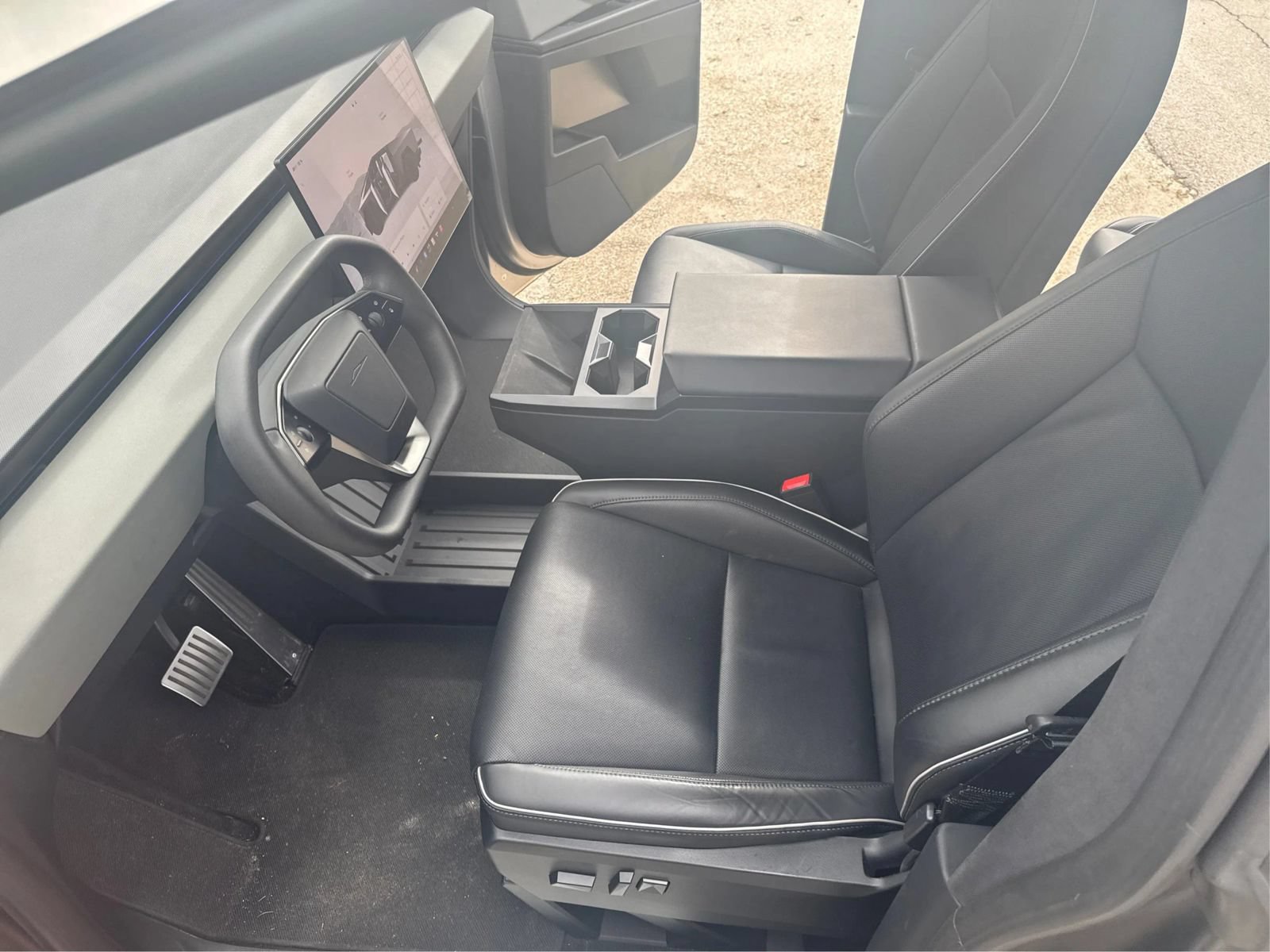 Used 2025 Tesla Cybertruck AWD Crew Cab image 17