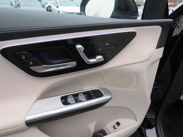 Used 2024 Mercedes-Benz GLC 300 4MATIC image 9