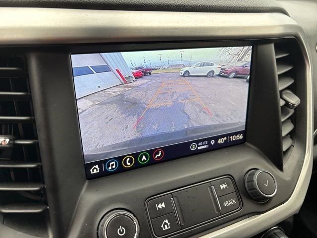Used 2023 GMC Acadia SLE image 23