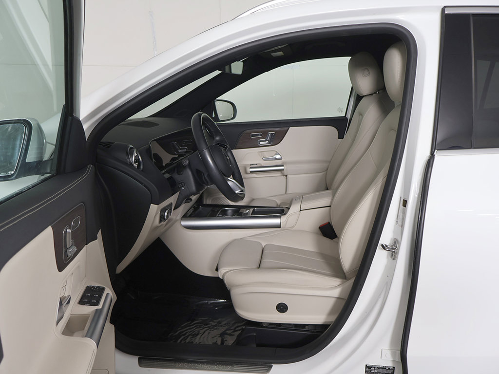Used 2024 Mercedes-Benz GLA 250 4MATIC w/ Winter Heating Package image 26