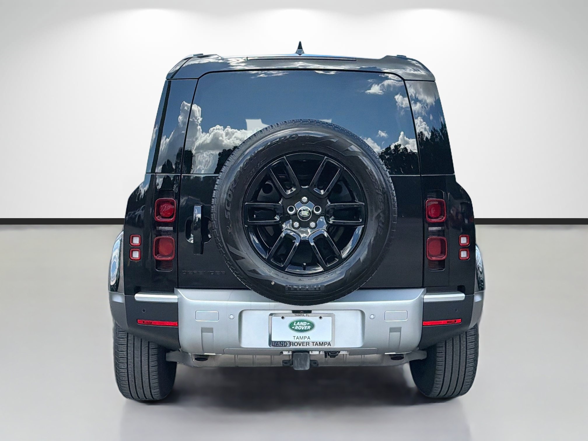 Used 2025 Land Rover Defender 110 S AWD/4WD image 4