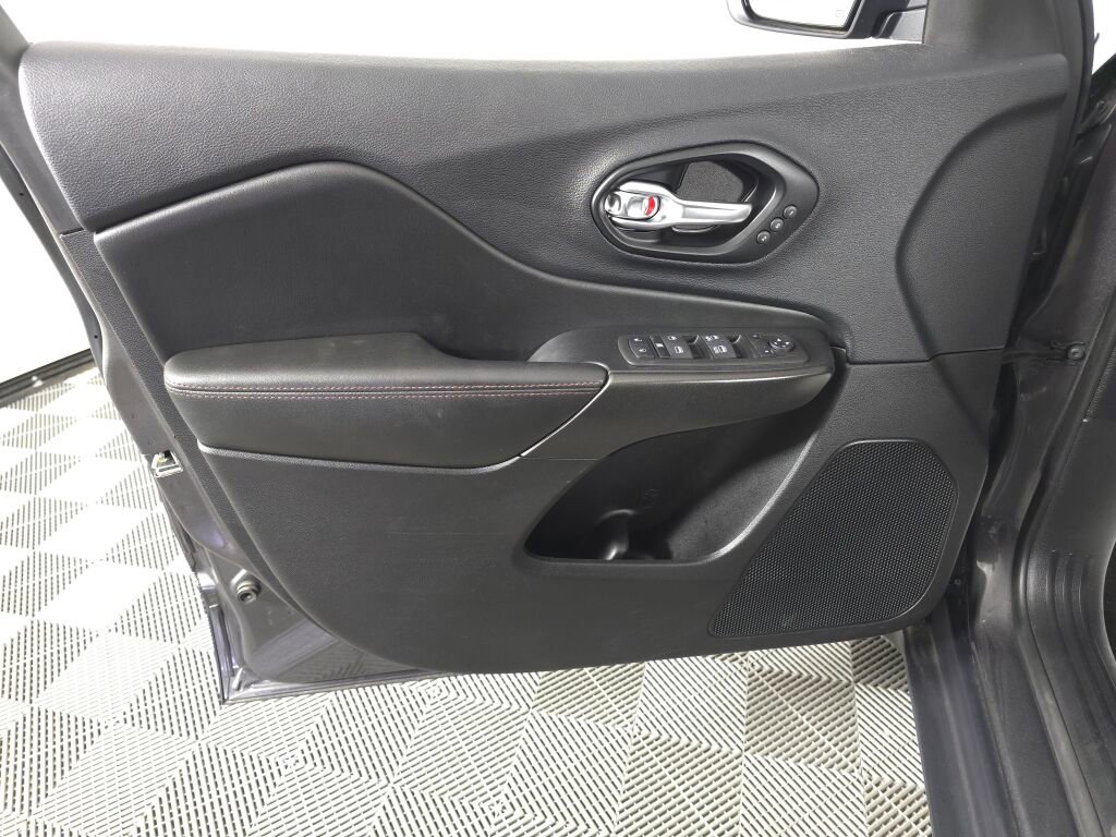 Used 2022 Jeep Cherokee Trailhawk w/ Premium Leather Package image 8