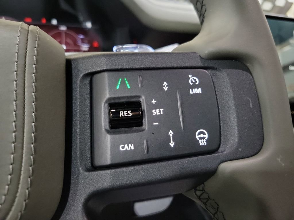 Used 2025 Land Rover Defender 110 image 16