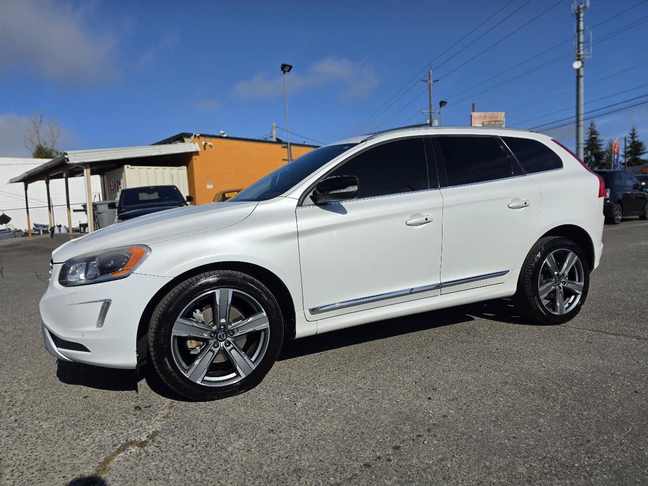 Used 2017 Volvo XC60 T6 Dynamic w/ Preferred Option Package AWD/4WD image 10