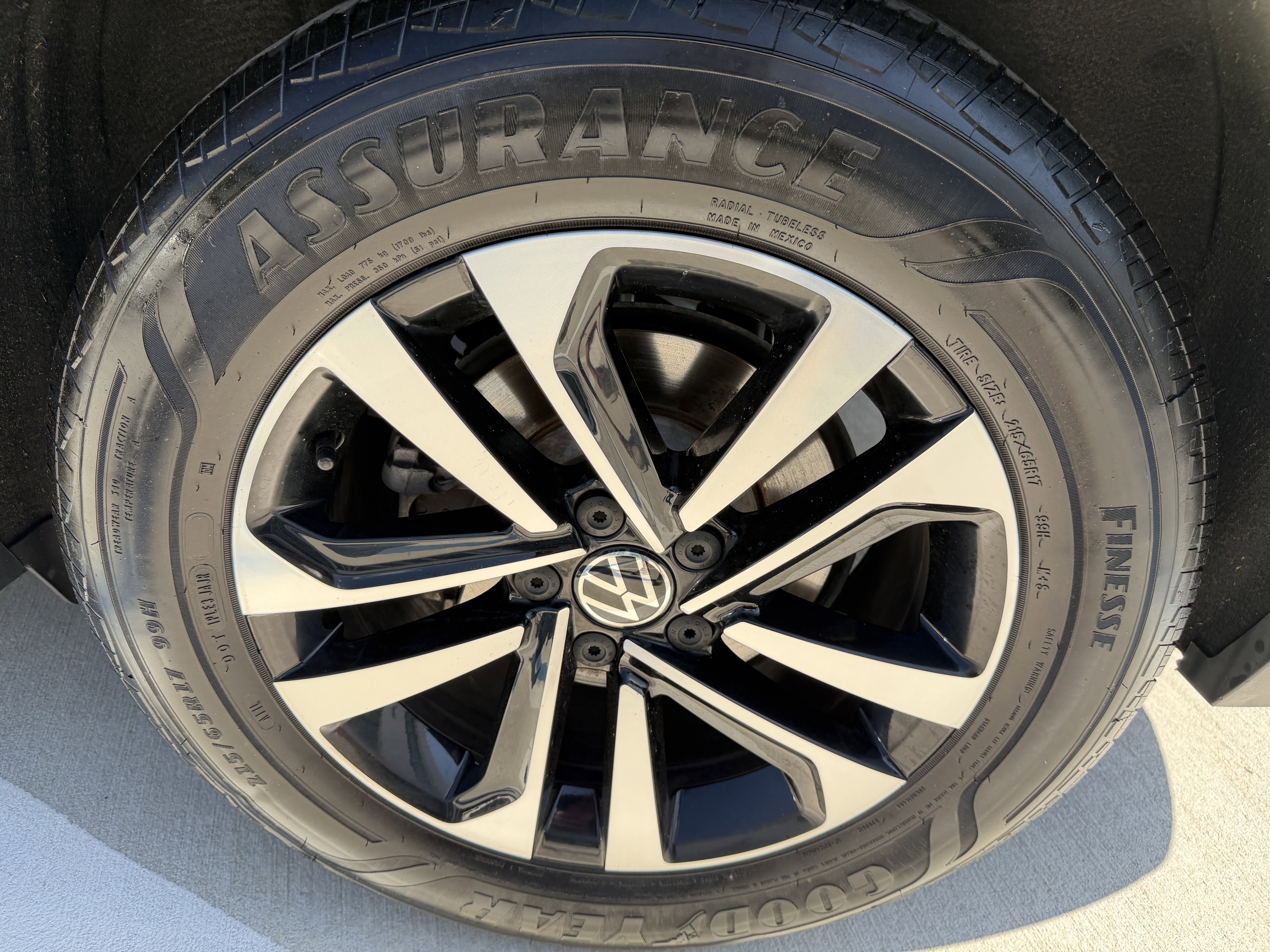 Used 2023 Volkswagen Tiguan S w/ Driver Assistance Package AWD/4WD image 32