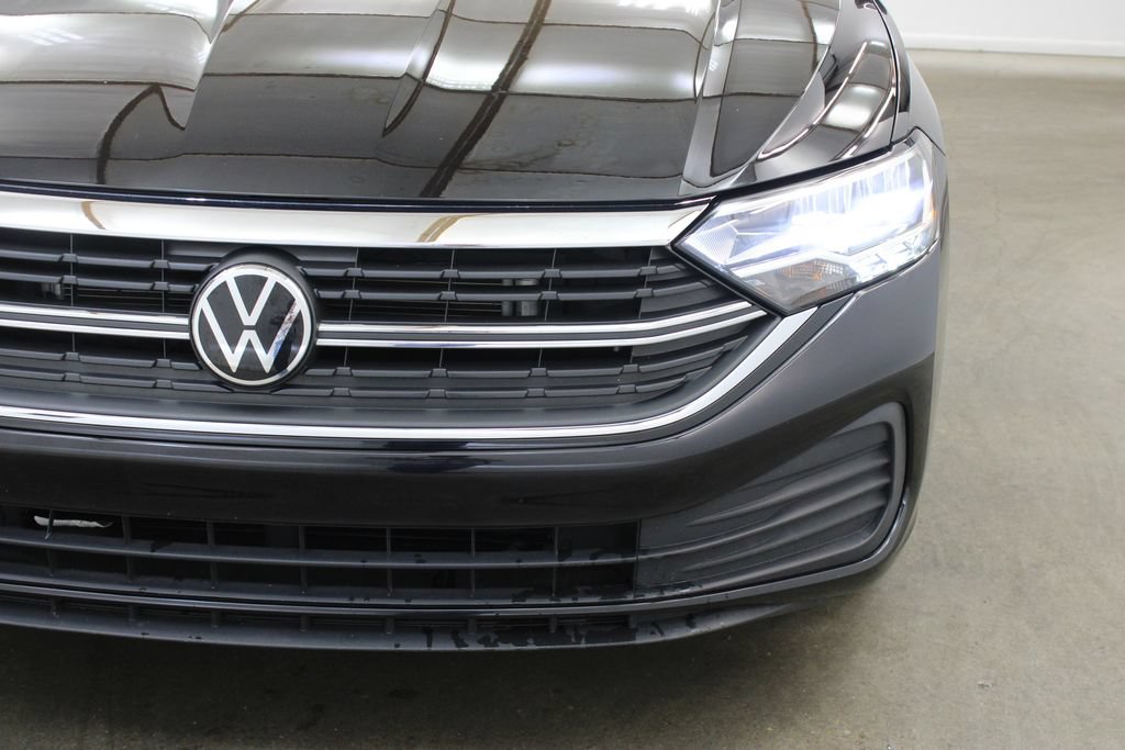 Certified 2023 Volkswagen Jetta SE FWD image 8
