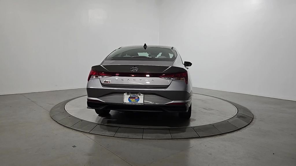 Used 2023 Hyundai Elantra SEL w/ Cargo Package FWD image 4