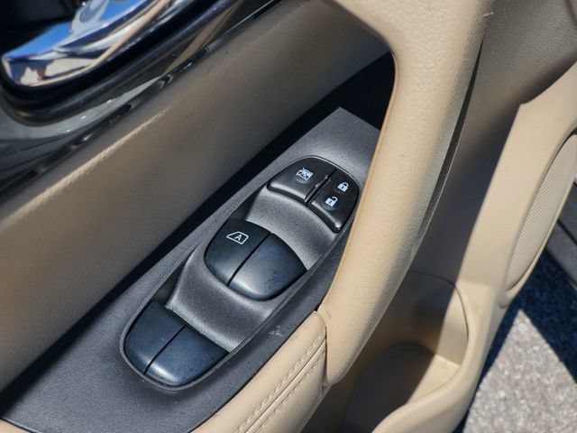 Used 2019 Nissan Rogue SV w/ Premium Package FWD image 28