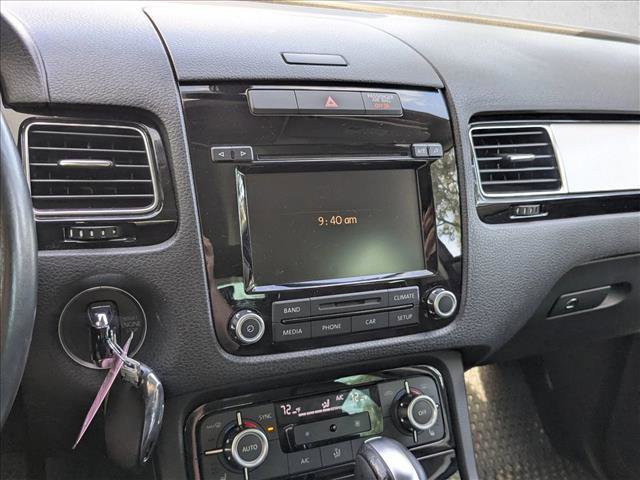 Used 2014 Volkswagen Touareg Sport AWD/4WD image 9