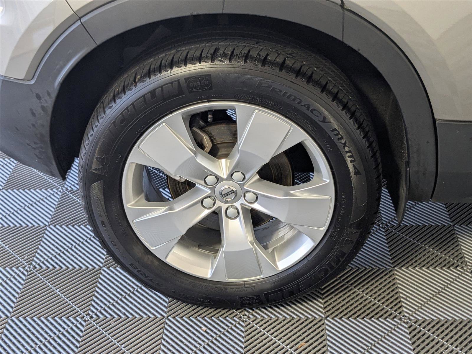 Used 2022 Volvo XC40 T5 Momentum image 9