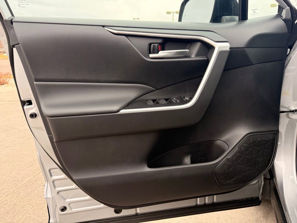 Used 2025 Toyota RAV4 XLE image 10