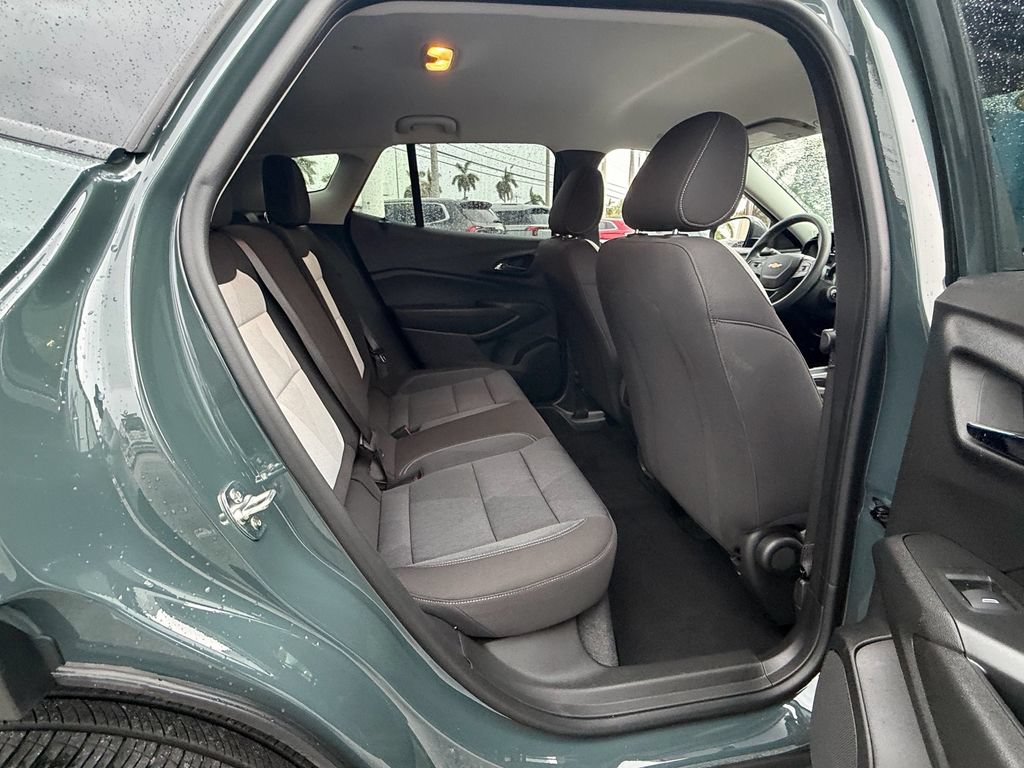 Used 2025 Chevrolet Trax LS w/ LS Convenience Package FWD image 15