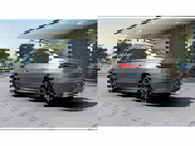 Used 2025 BMW i7 eDrive50 image 2