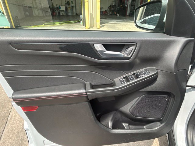 Used 2025 Ford Escape ST-Line Select AWD/4WD image 19