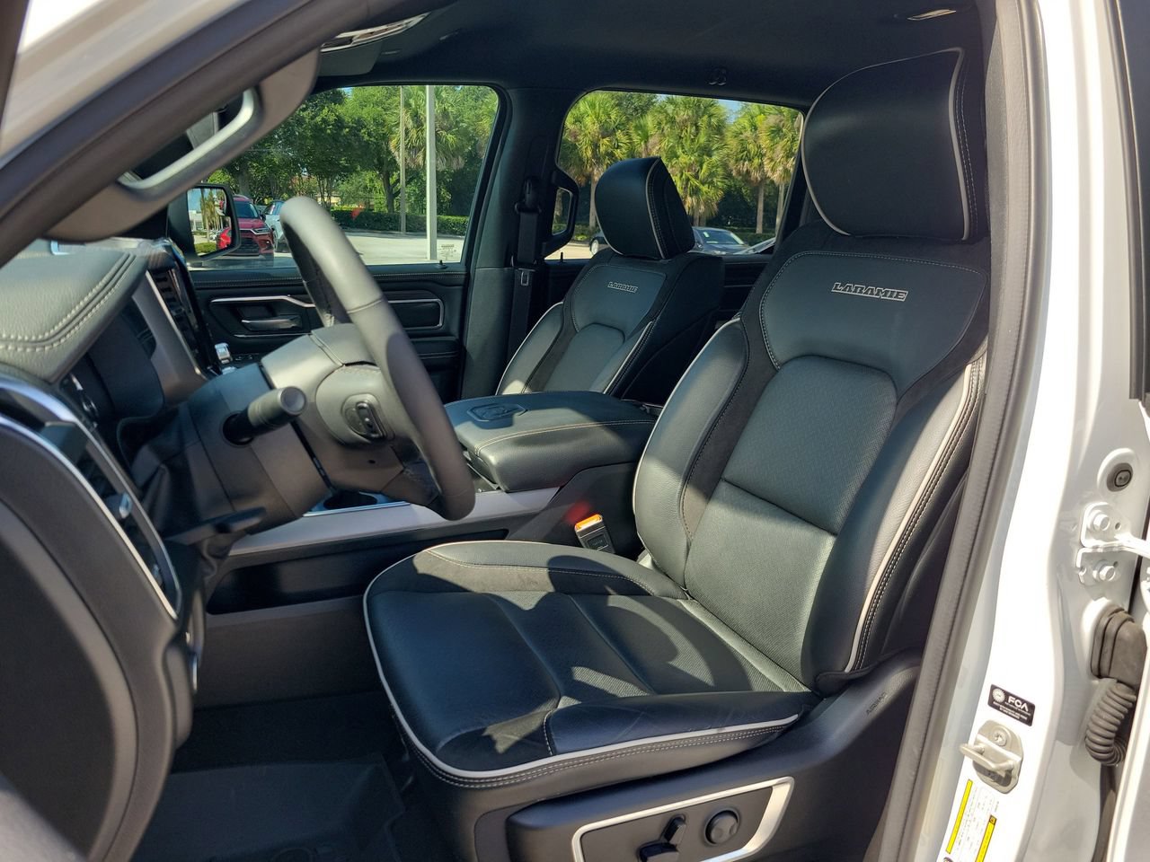 Used 2025 RAM 1500 Laramie w/ Sport Appearance Package AWD/4WD image 16