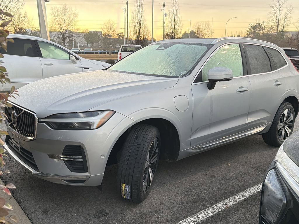 Used 2023 Volvo XC60 T8 Plus image 4