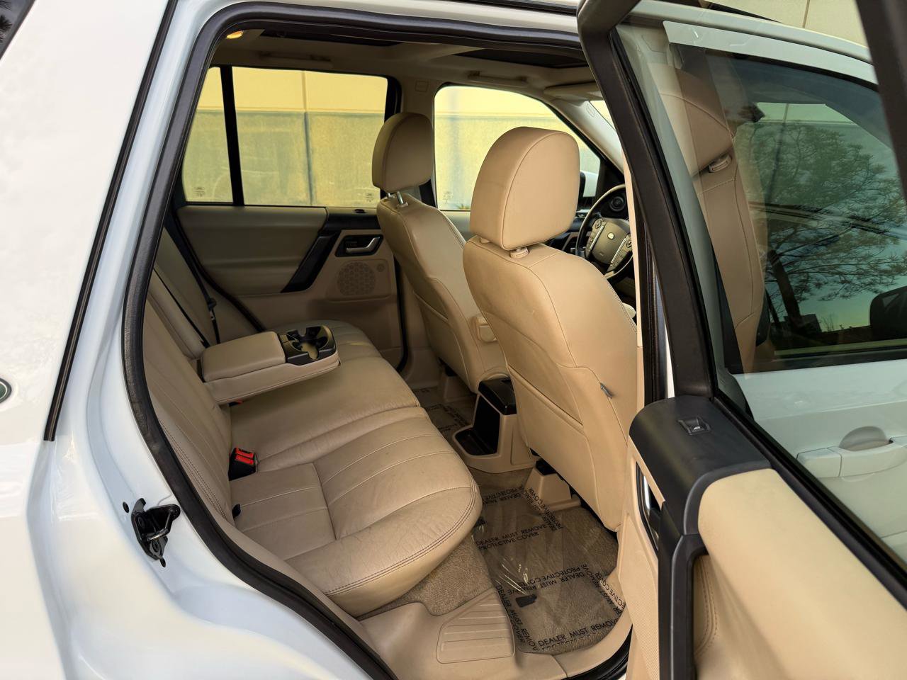 Used 2013 Land Rover LR2 image 25