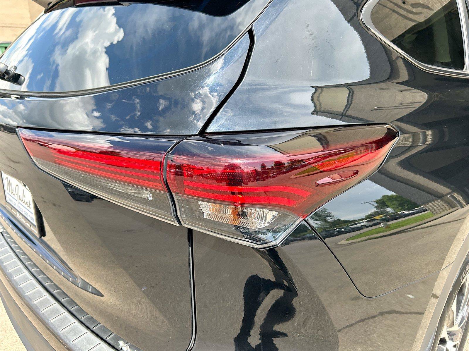 Used 2024 Toyota Highlander XLE FWD image 11