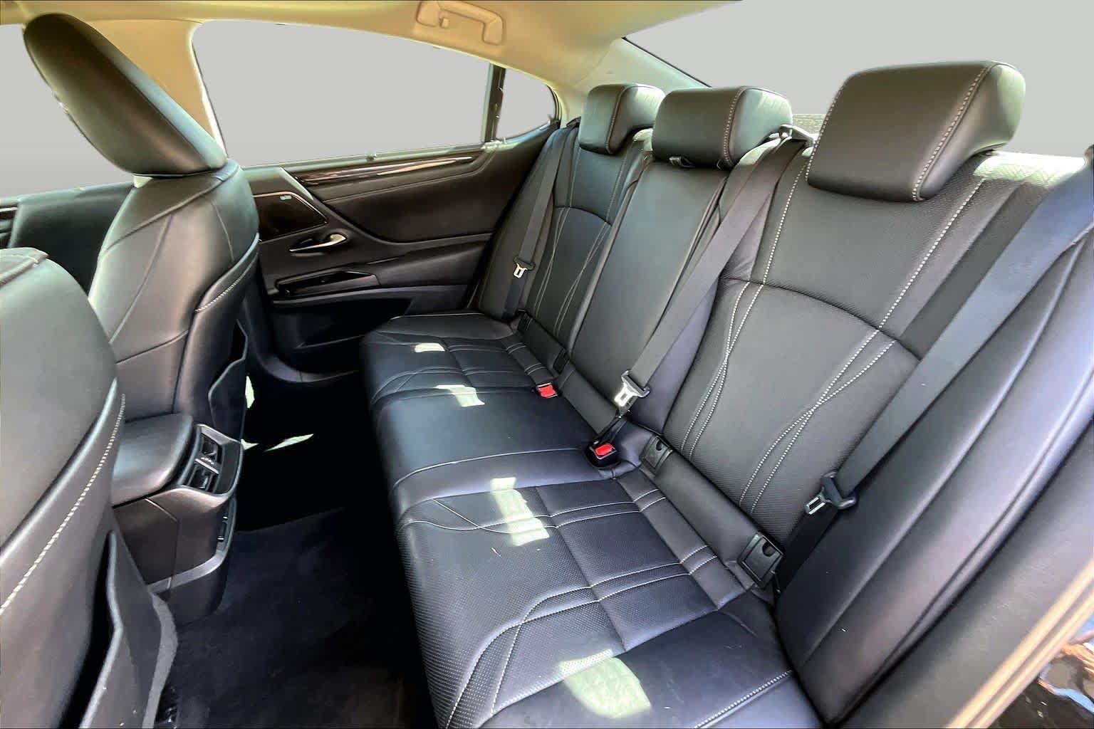 Used 2021 Lexus ES 300h Ultra Luxury w/ Accessory Package 2 FWD image 21
