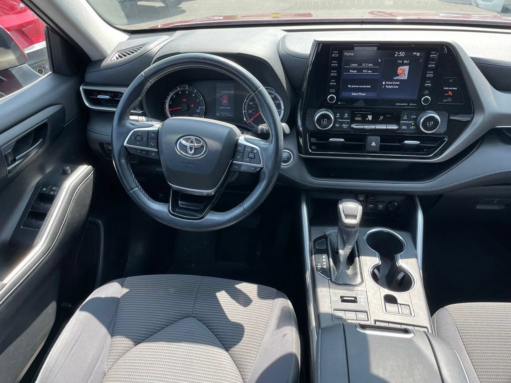 Used 2020 Toyota Highlander LE AWD/4WD image 9