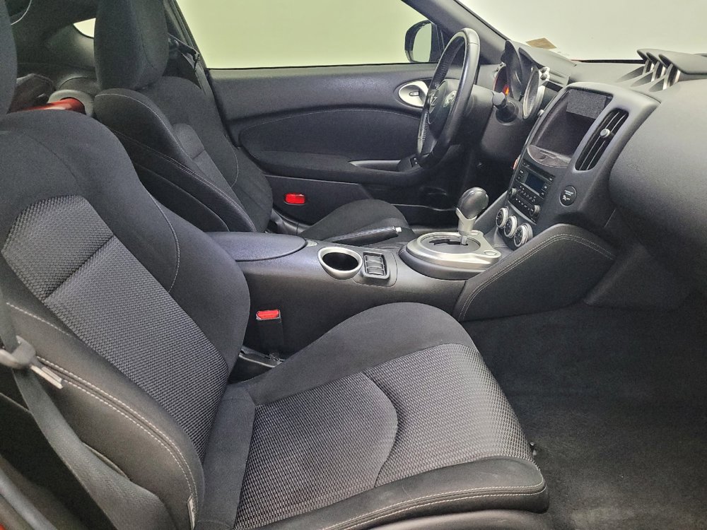 Used 2016 Nissan 370Z Coupe image 21