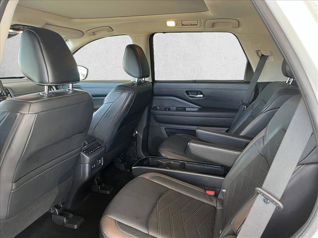Used 2023 Nissan Pathfinder Platinum image 10