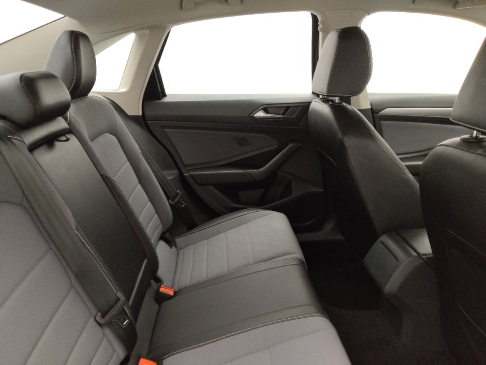 Used 2025 Volkswagen Jetta SE FWD image 19