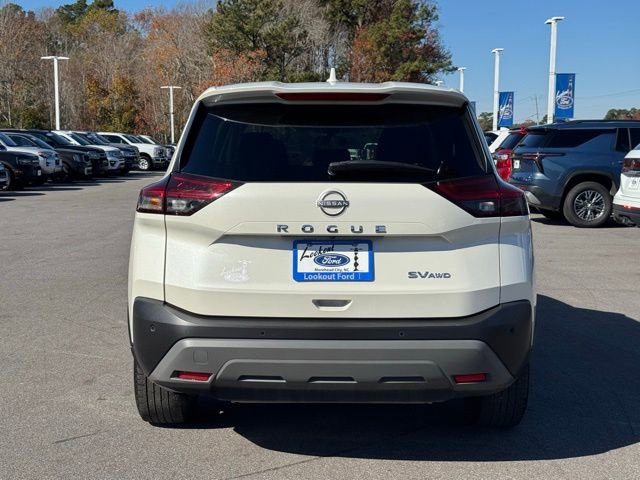 Used 2023 Nissan Rogue SV image 4