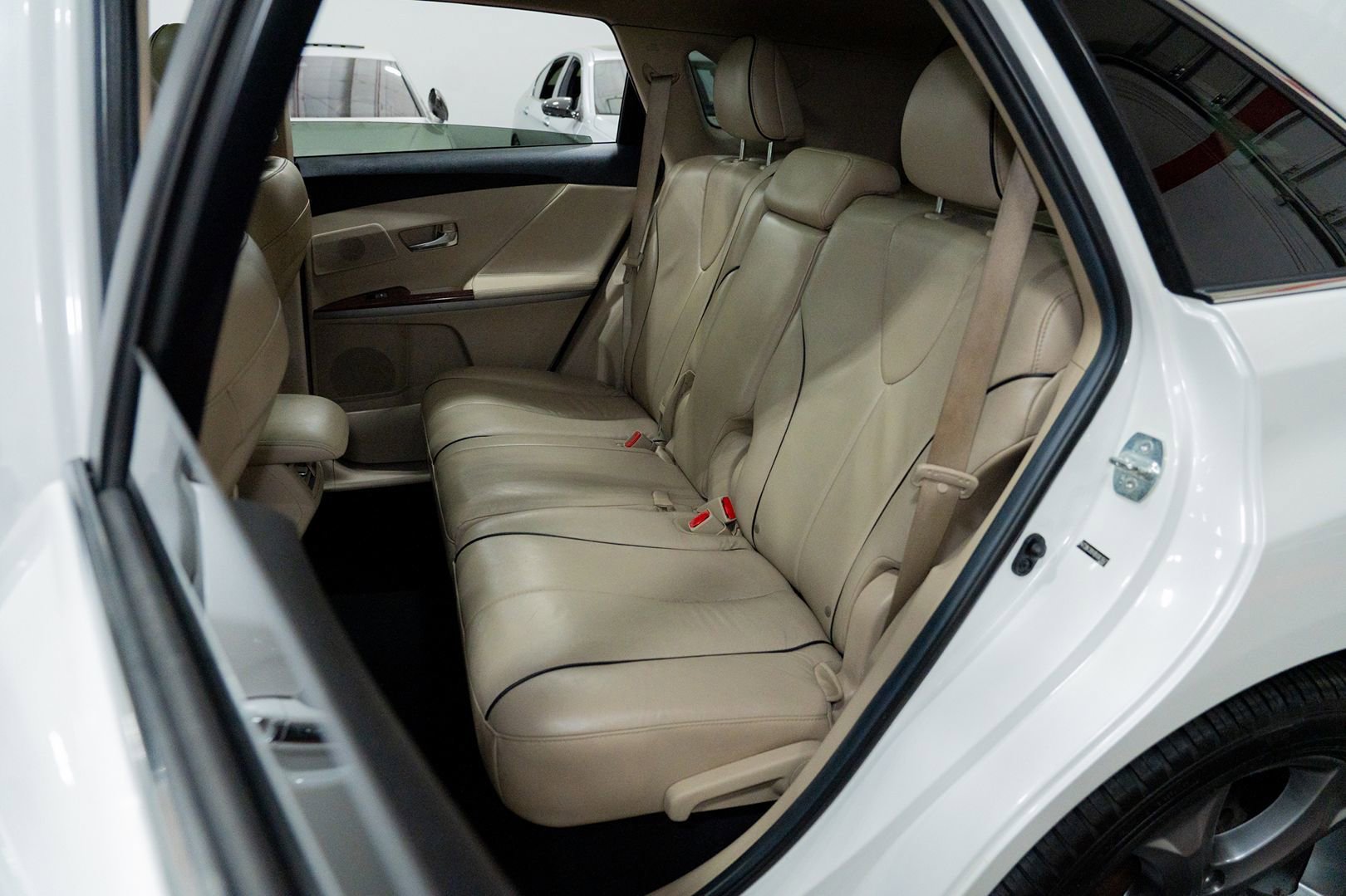 Used 2011 Toyota Venza AWD w/ Premium Pkg #2 image 23