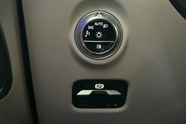 Certified 2024 Mercedes-Benz C 300 Sedan image 36