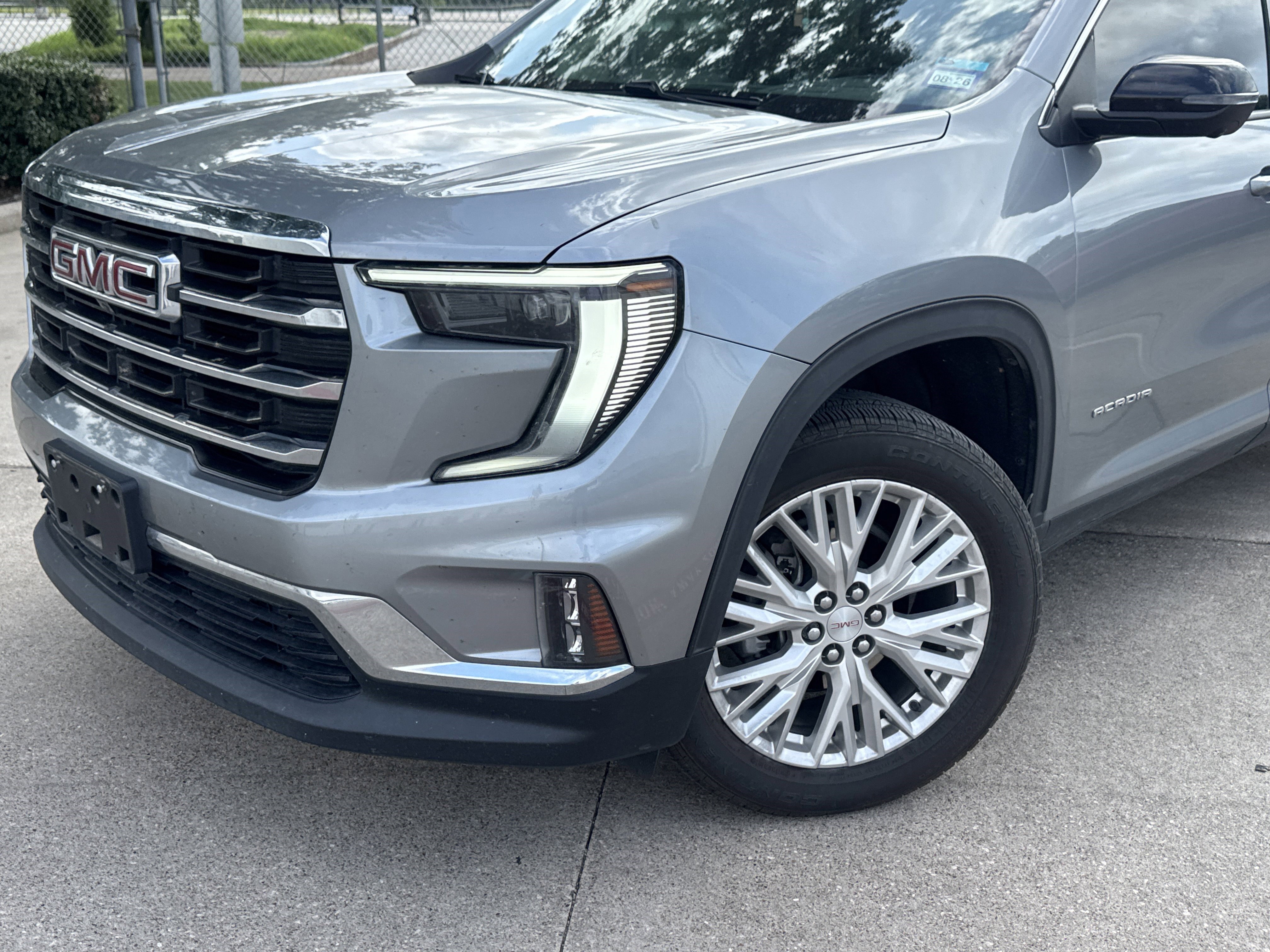 Used 2024 GMC Acadia Elevation FWD image 2