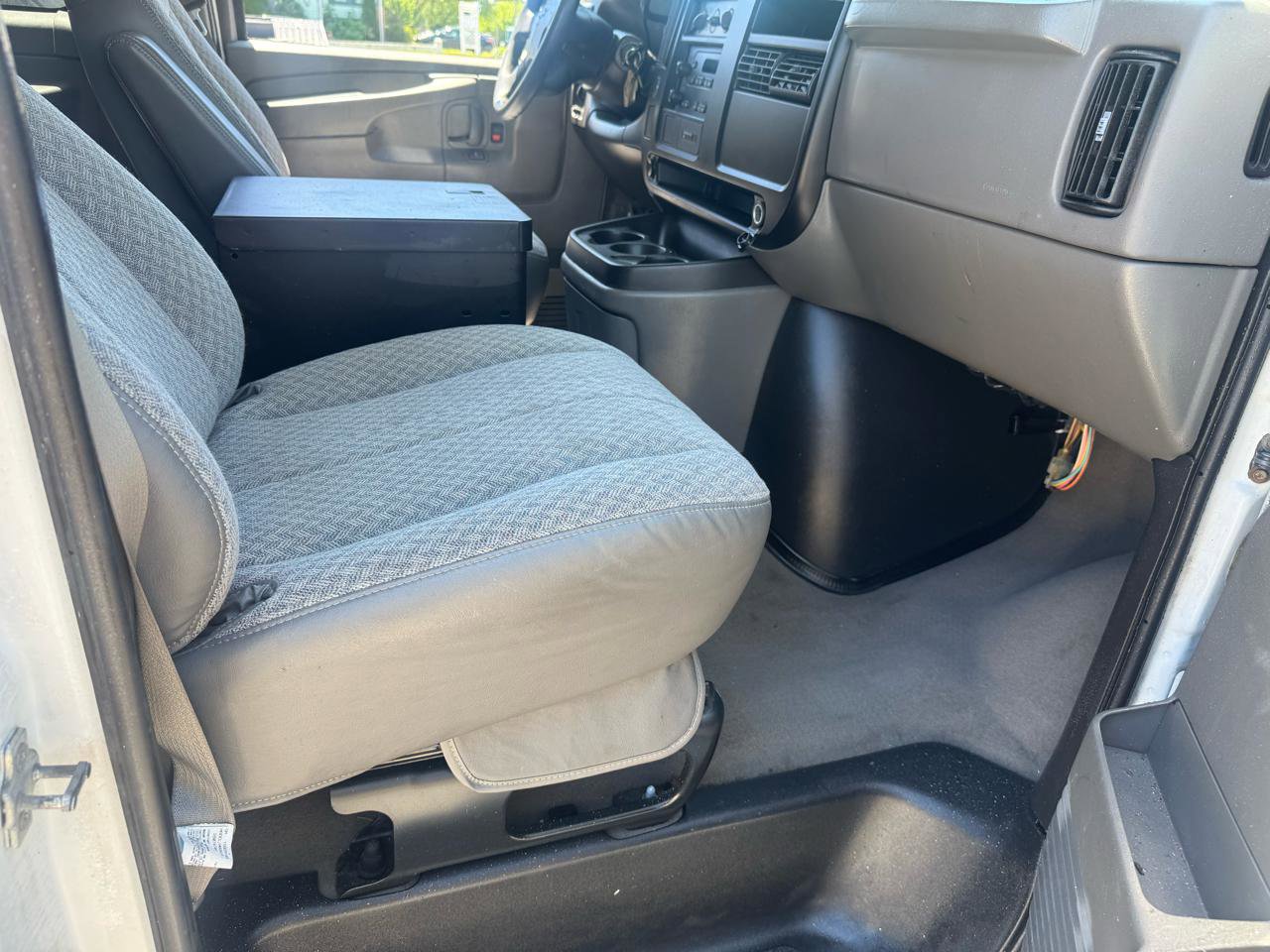 Used 2007 Chevrolet Express 1500 AWD Passenger w/ Power and Light Package image 13